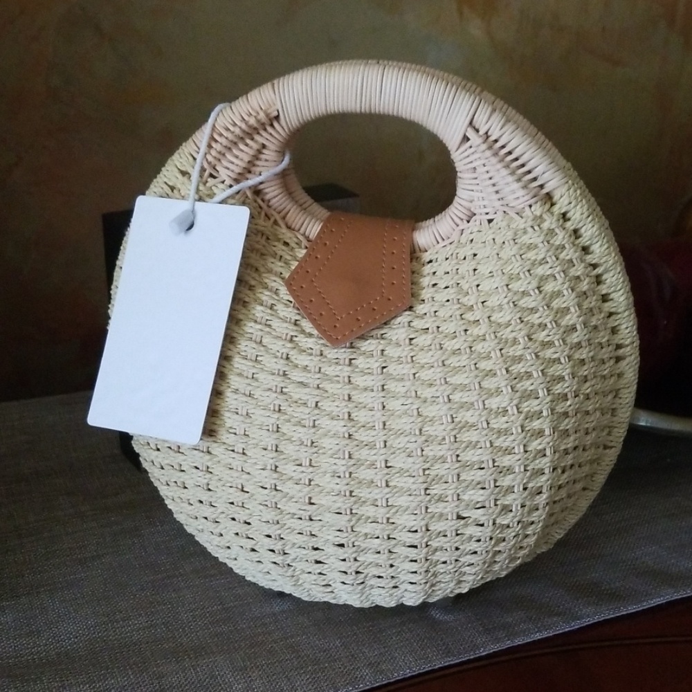 Straw handbag. Brand new